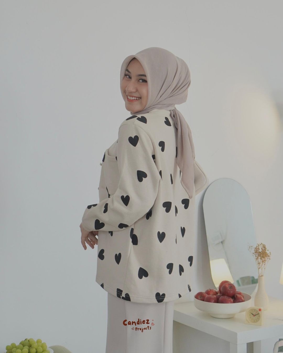 HERA Premium Cardigan Love | Nude Huge