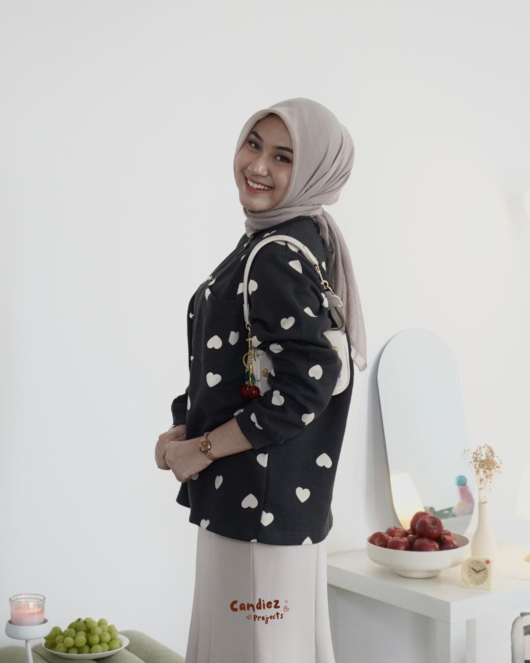 HERA Premium Cardigan Love | Black Stone Huge