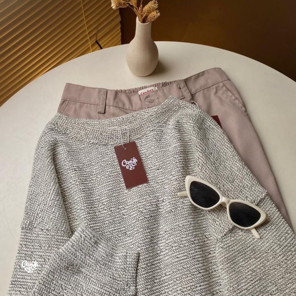 YOONA Oversized Sweater Crop | Monochrome