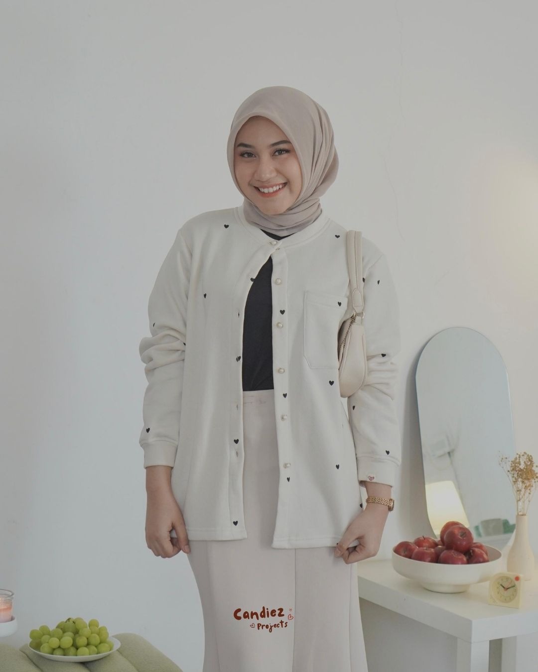 HERA Premium Cardigan Love | Cream Mini
