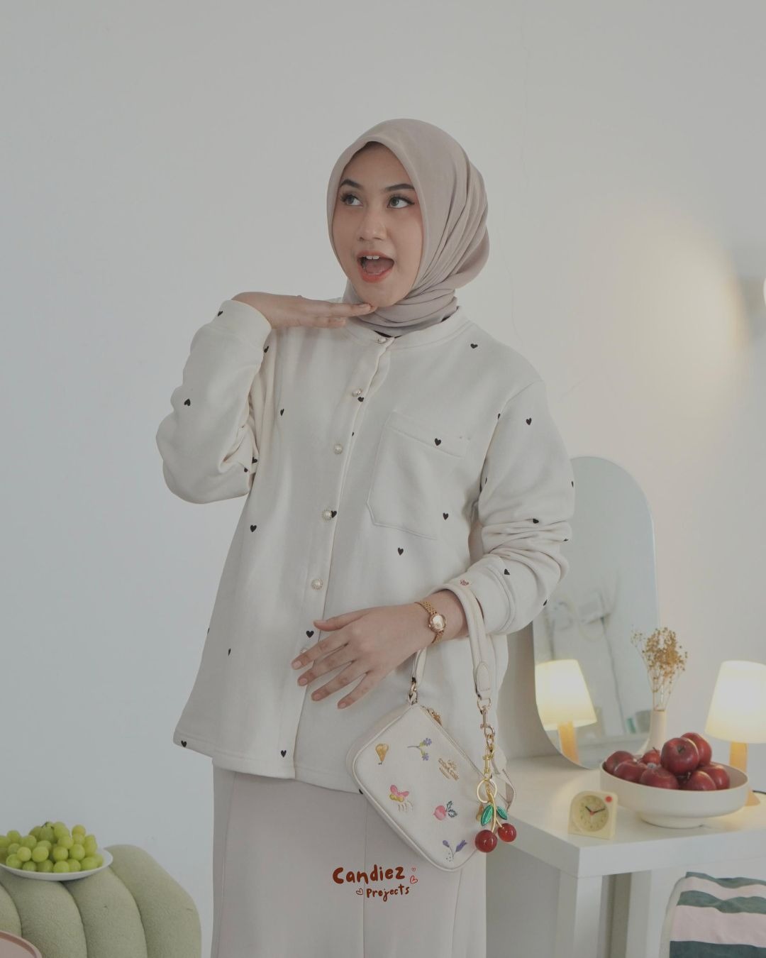 HERA Premium Cardigan Love | Cream Mini