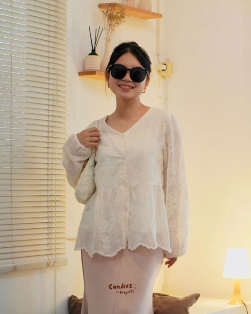 Image of GINNY Premium Lace Top | Creme