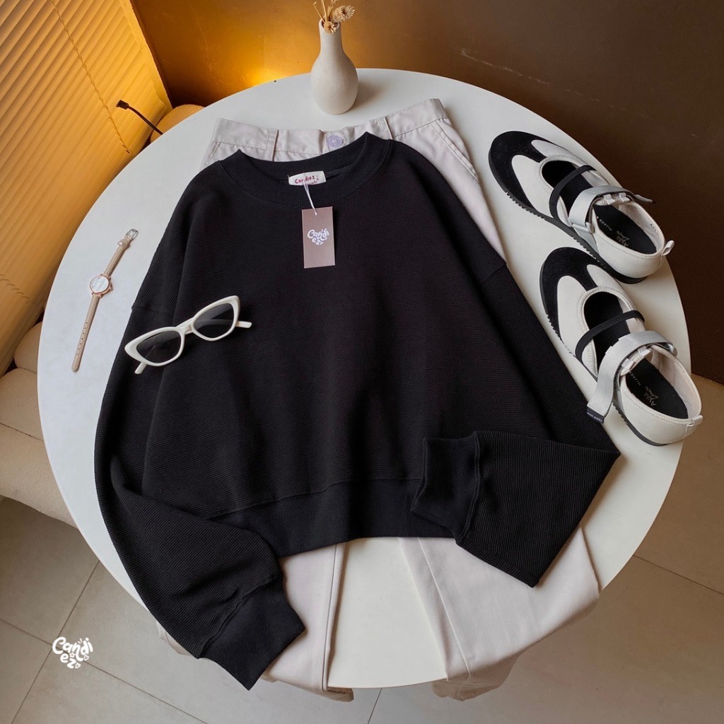YOONA Oversized Sweater Crop | Black Texture