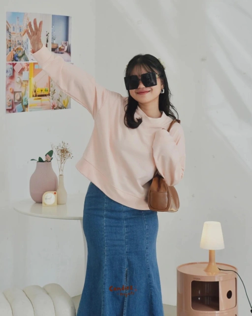 Image of YOONA Oversized Sweater Crop | Pink