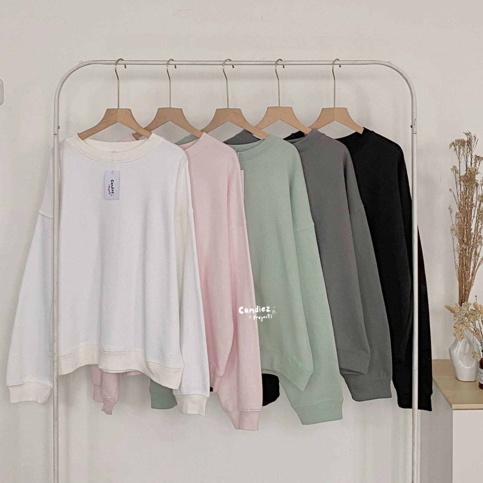 JIHOO Super Oversized Sweater | White