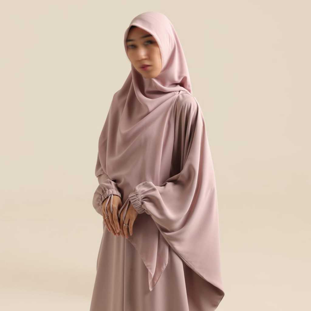 Nehhat Rafah Slip On