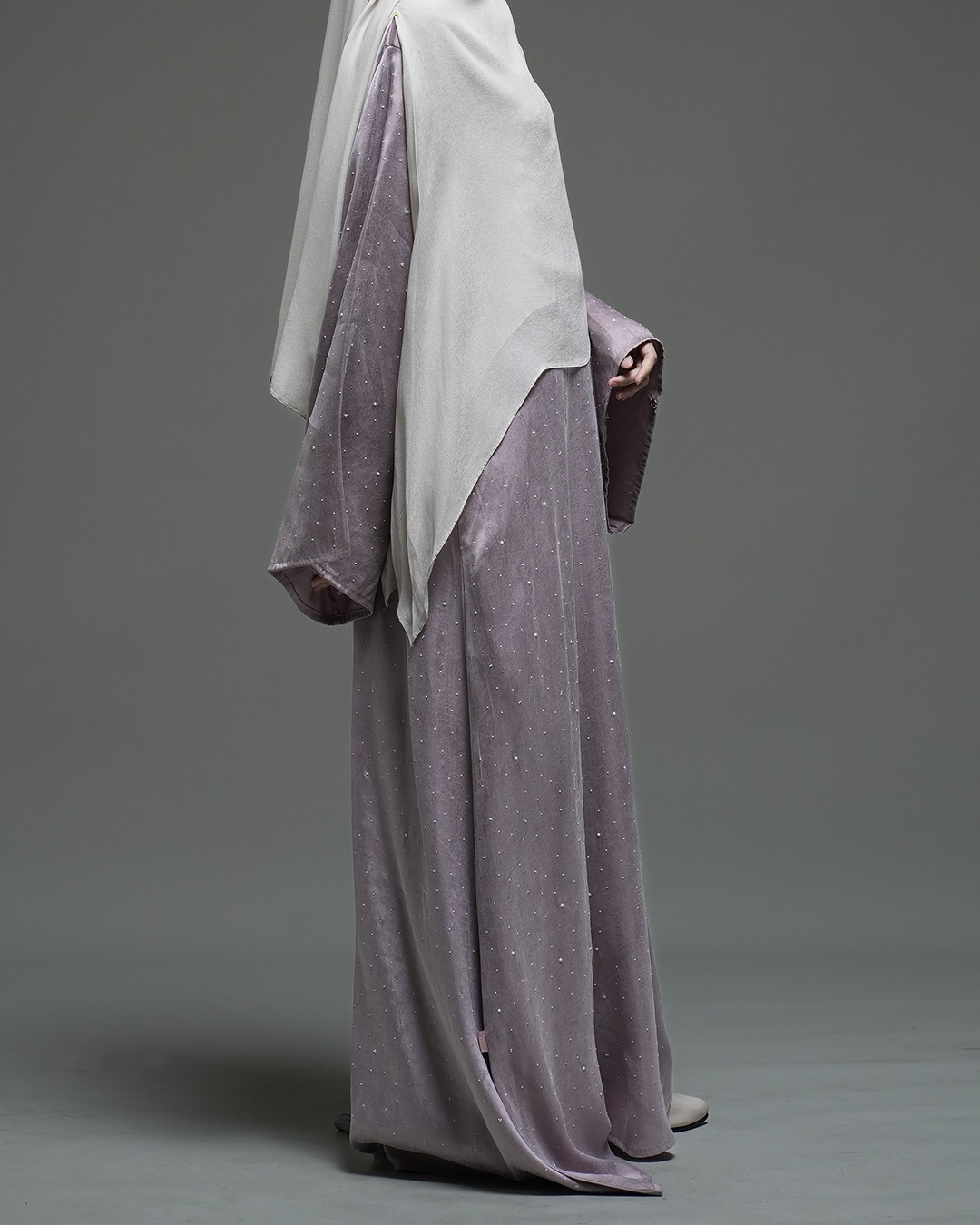 La lustre Frosty Pearl Abaya