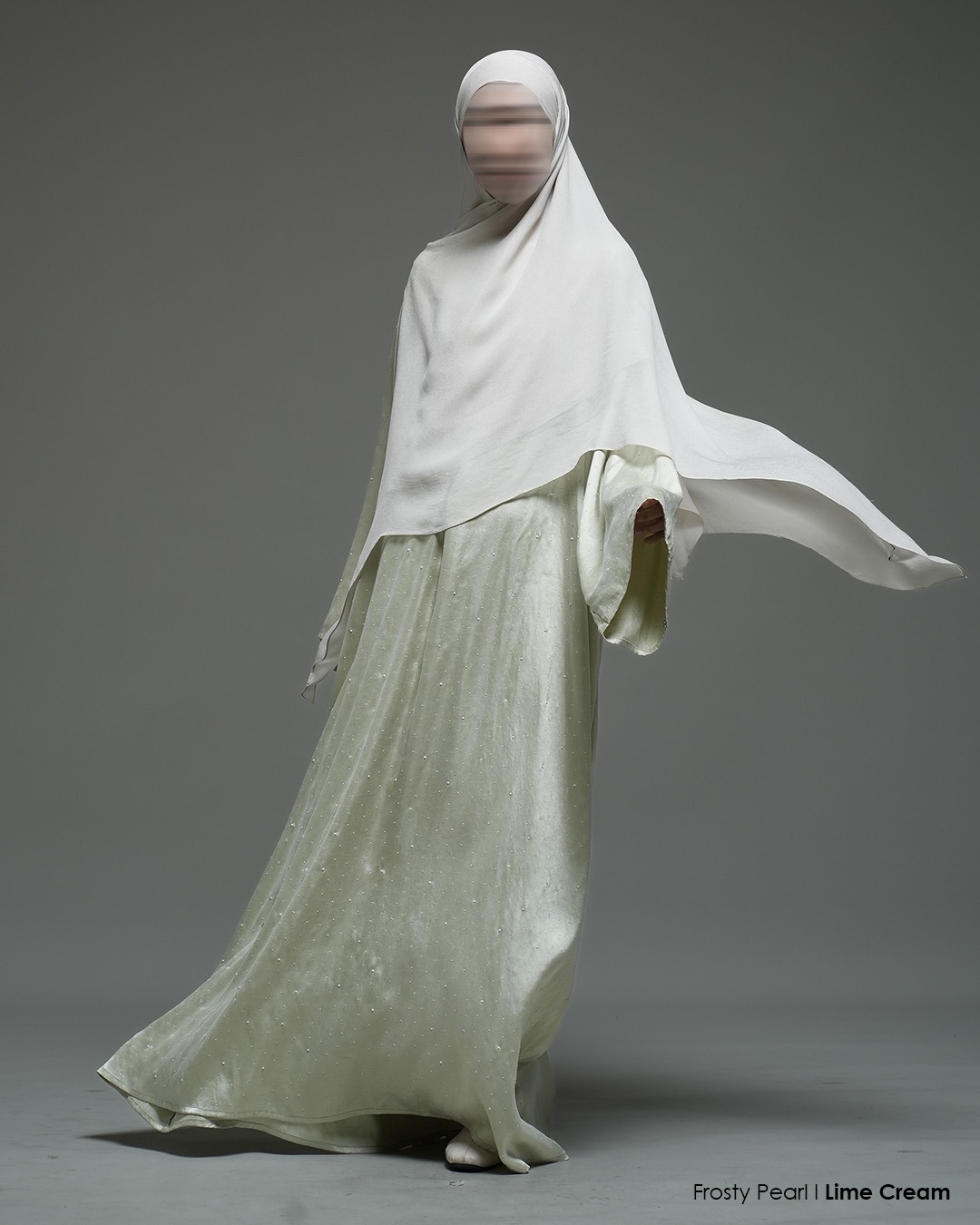 La lustre Frosty Pearl Abaya