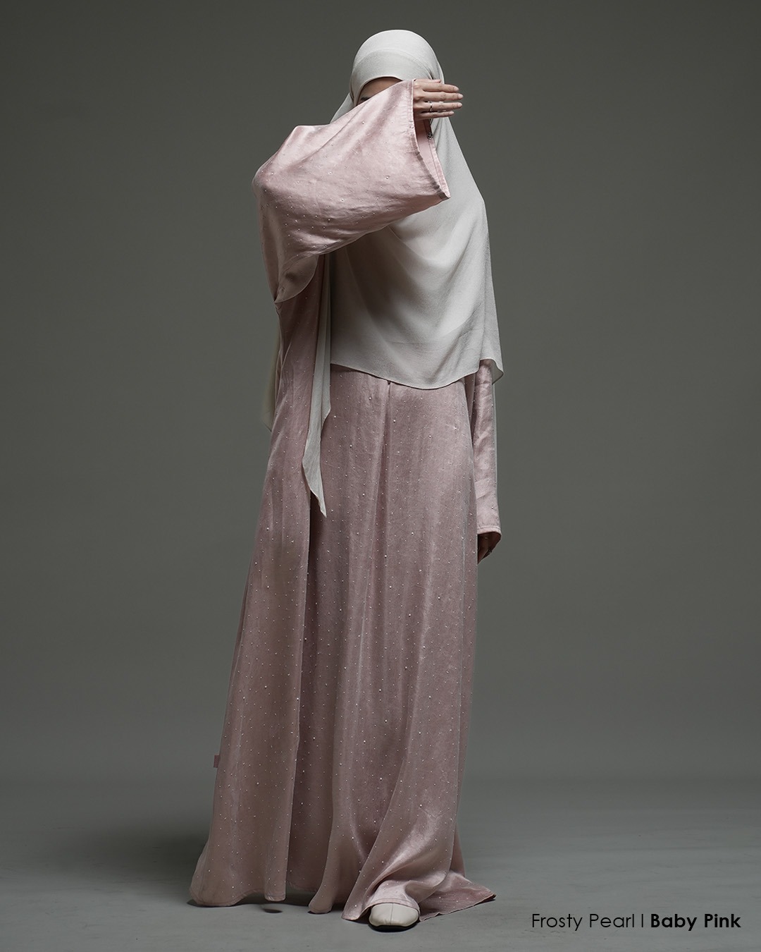 La lustre Frosty Pearl Abaya