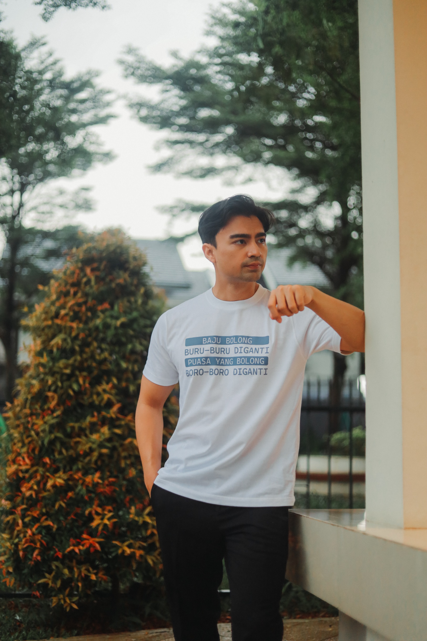 Baju Bolong White