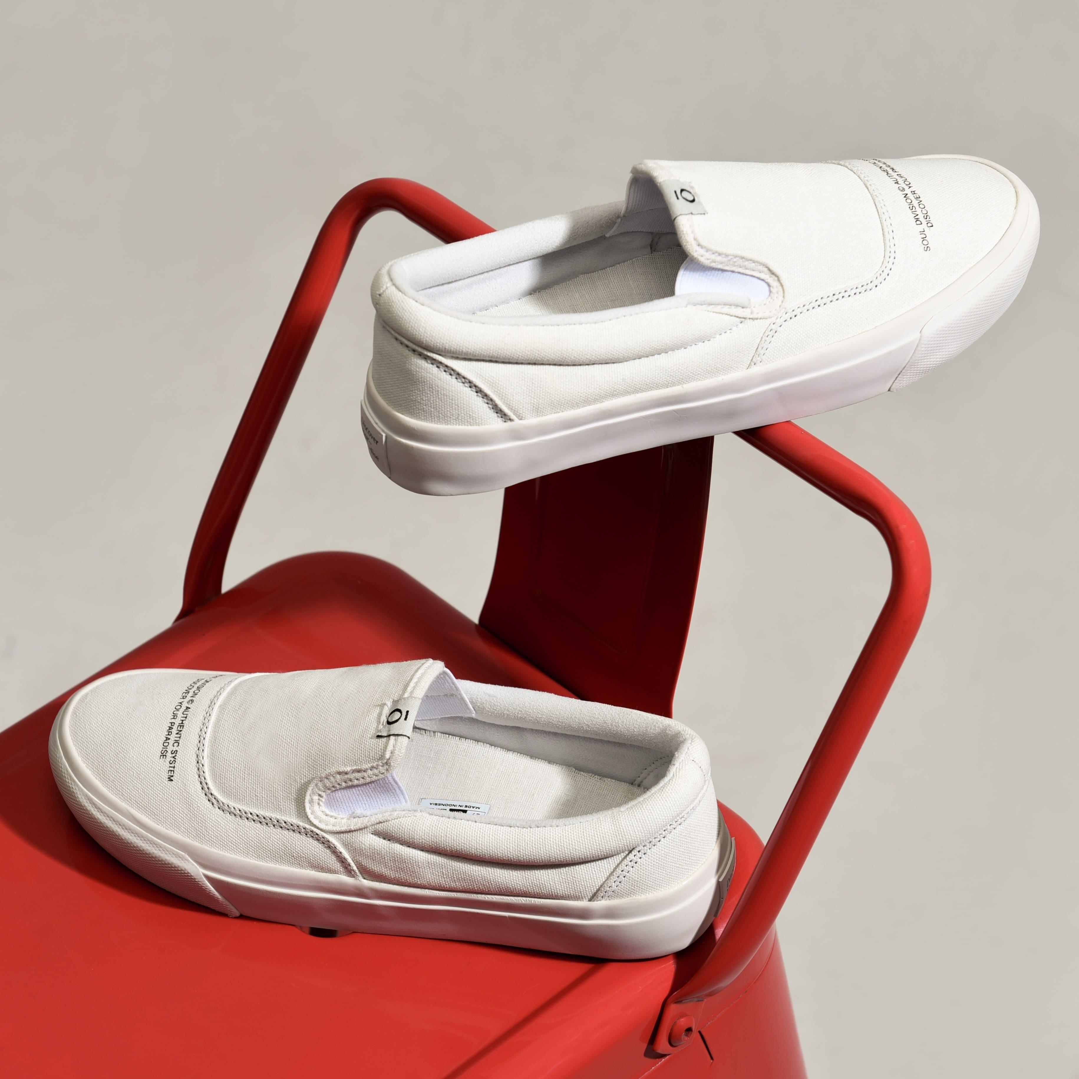 NOOSA Liberta Slip On Classic Natural White