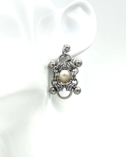 Image of CRUSH EARRING FRESHWATER PEARL