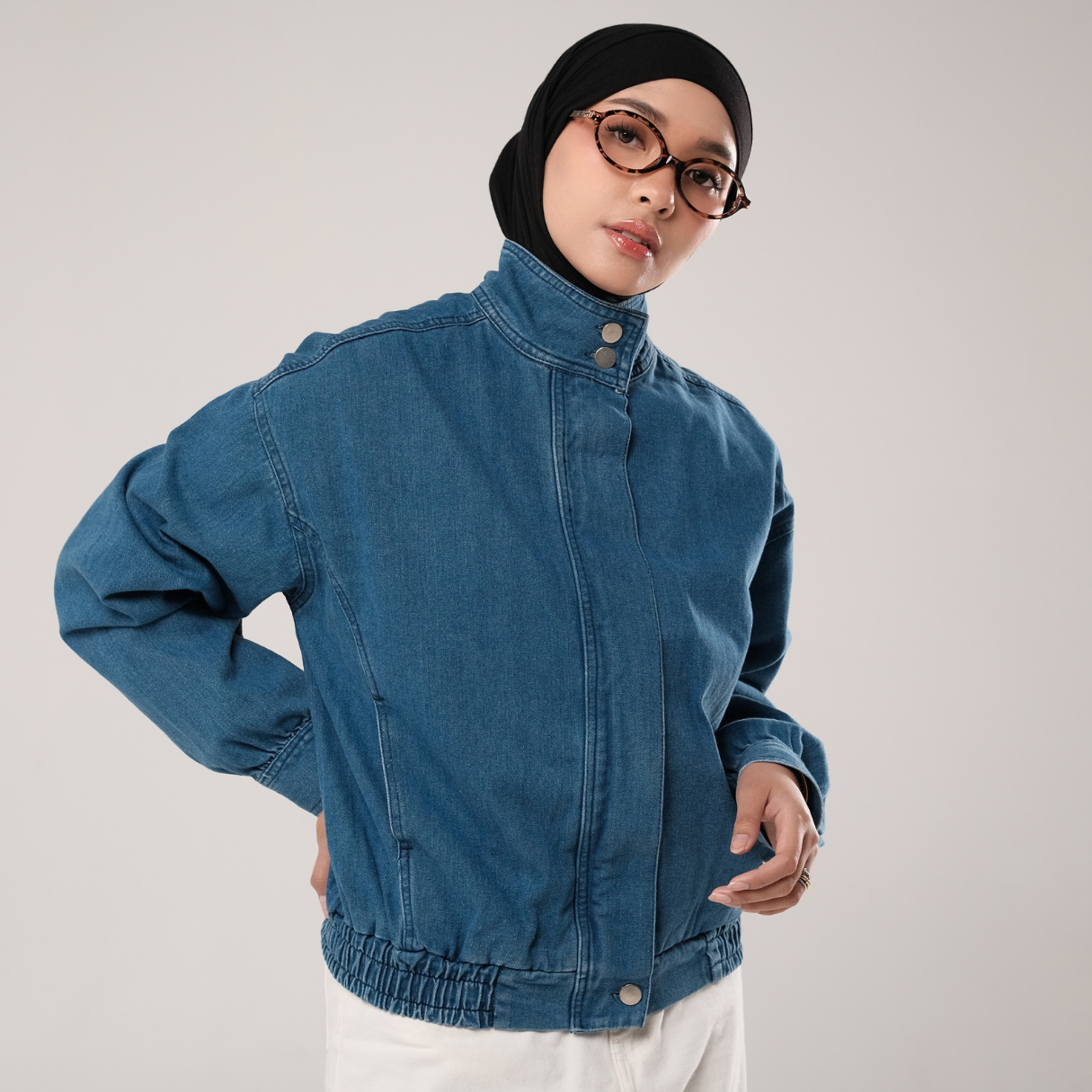 NHS.LOOKS - Cropped Denim Jacket