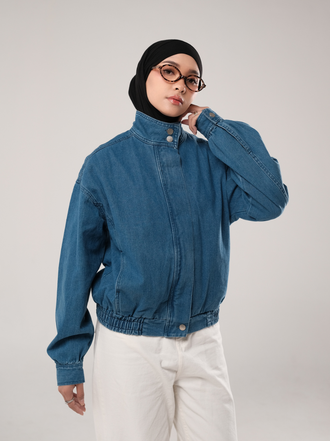 NHS.LOOKS - Cropped Denim Jacket