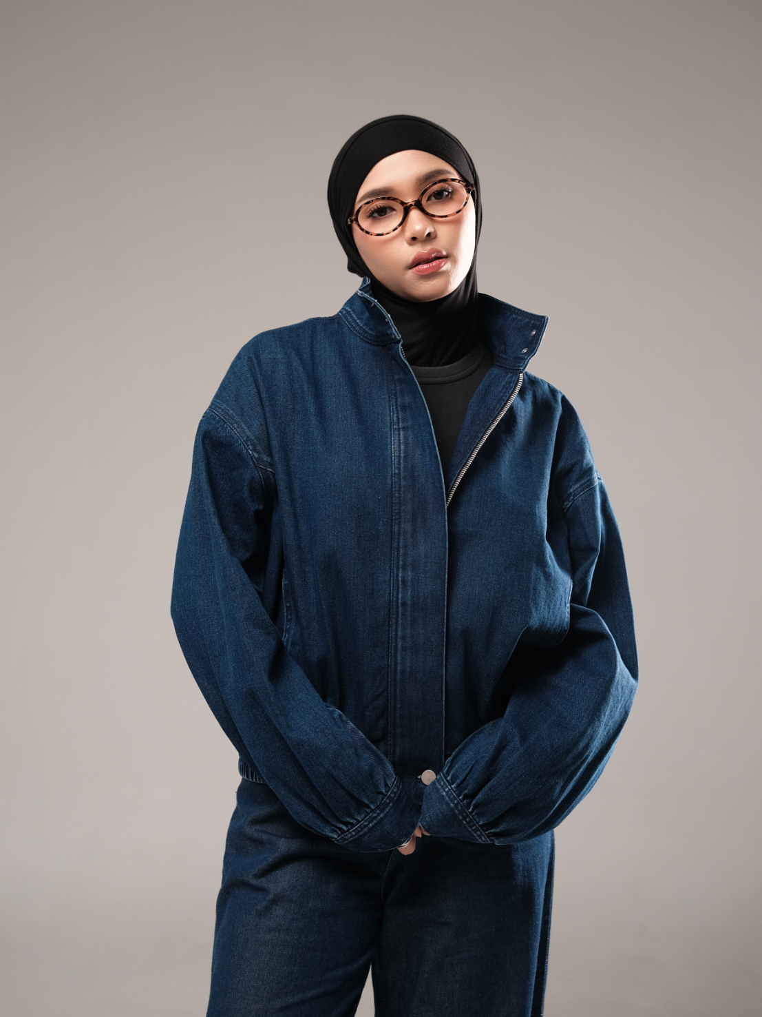 NHS.LOOKS - Cropped Denim Jacket