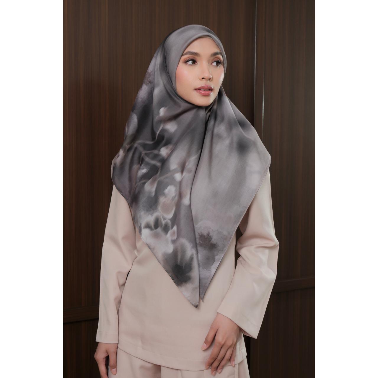 NHS.LOOKS - Signature Scarf