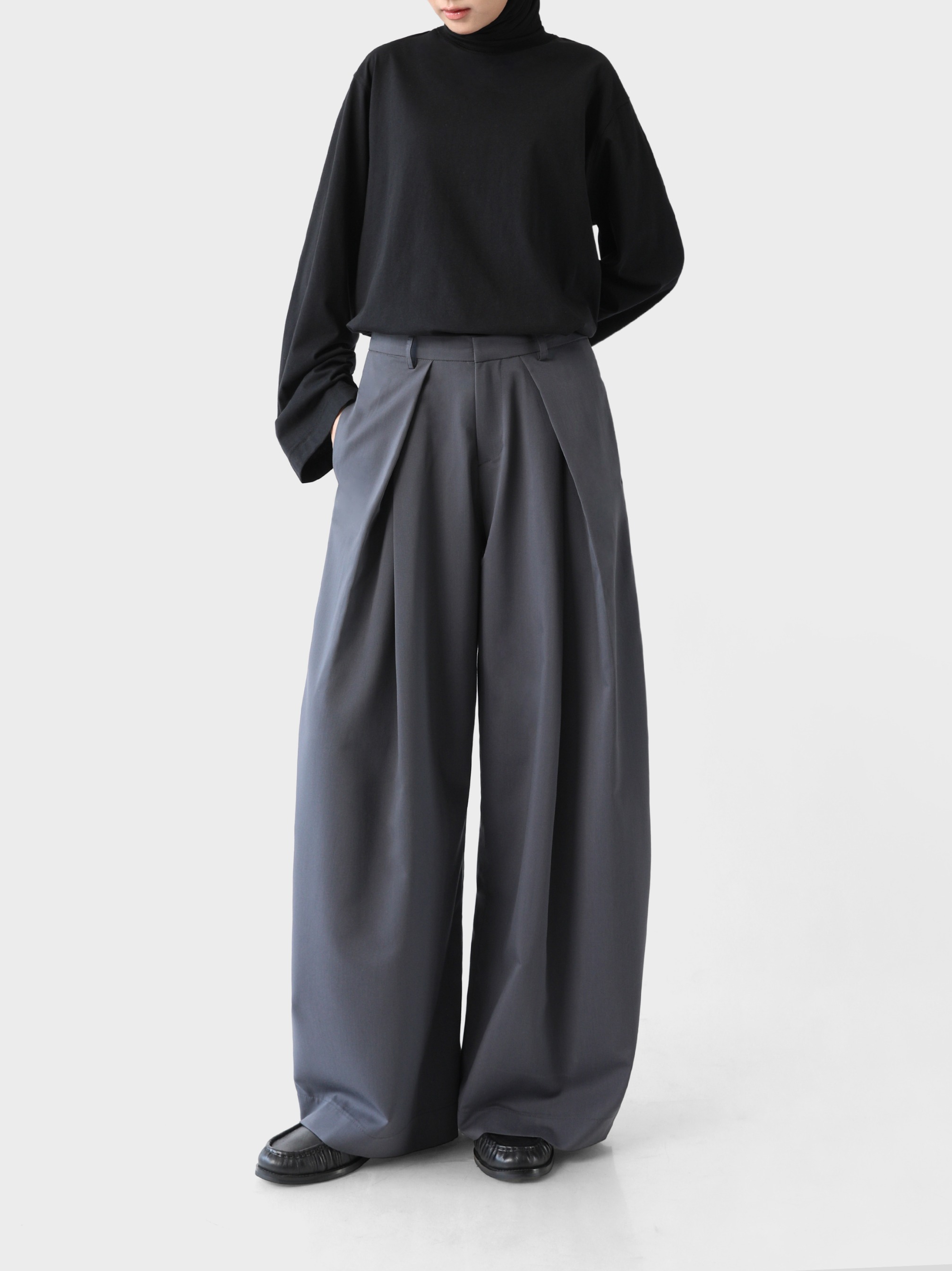 Sabamodest Pleated Barrel Trousers