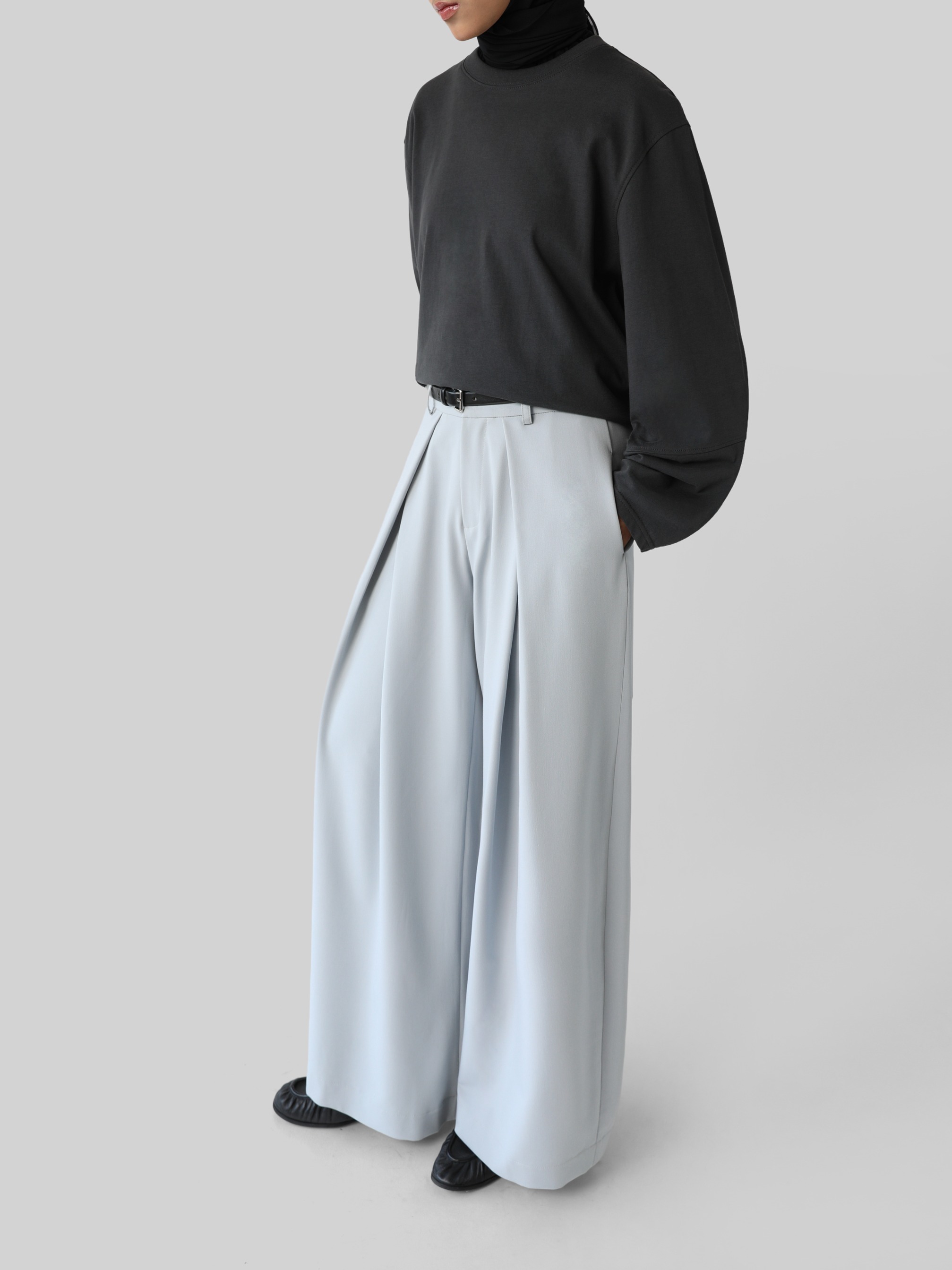 Sabamodest Pleated Barrel Trousers