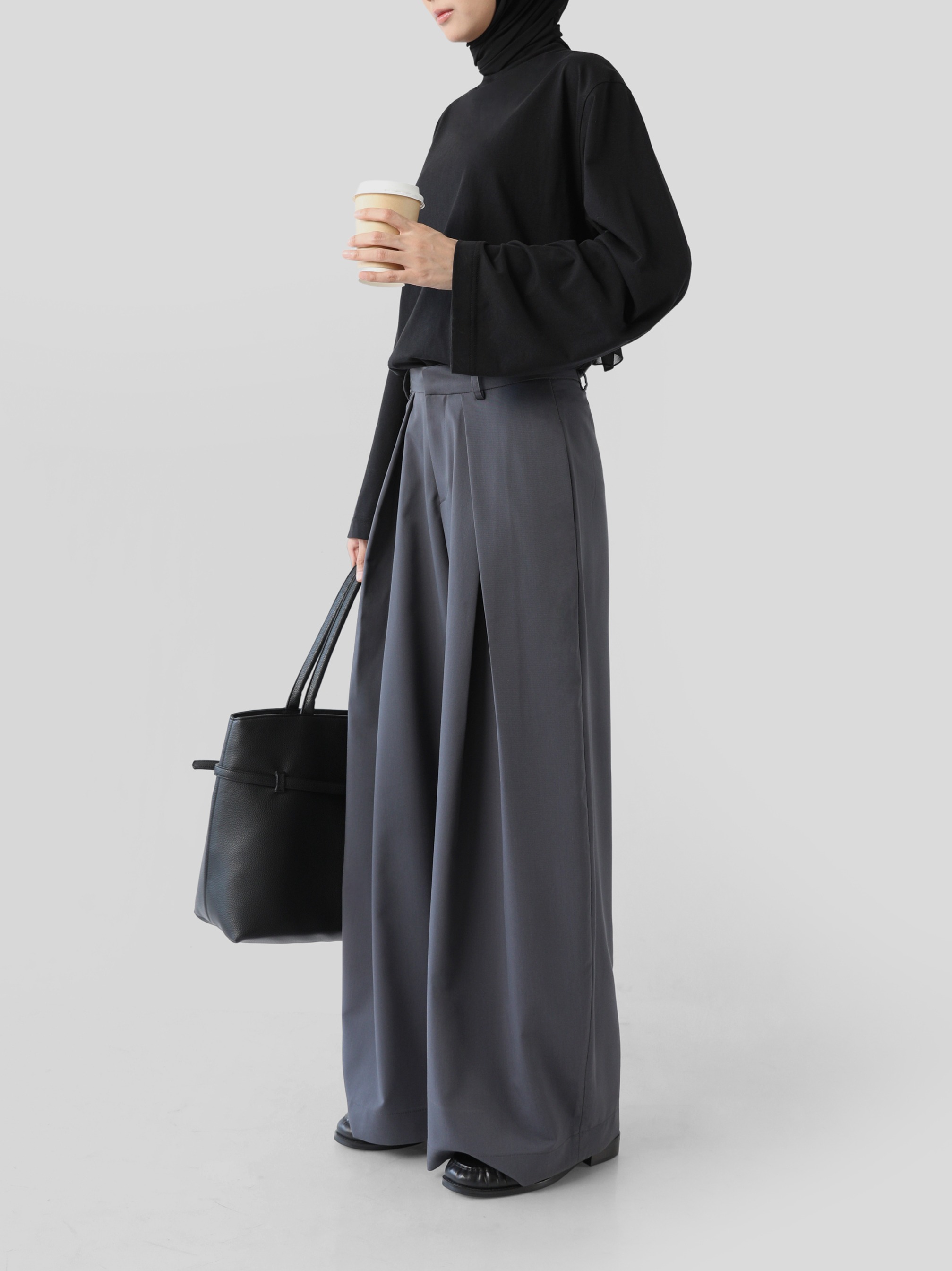 Sabamodest Pleated Barrel Trousers