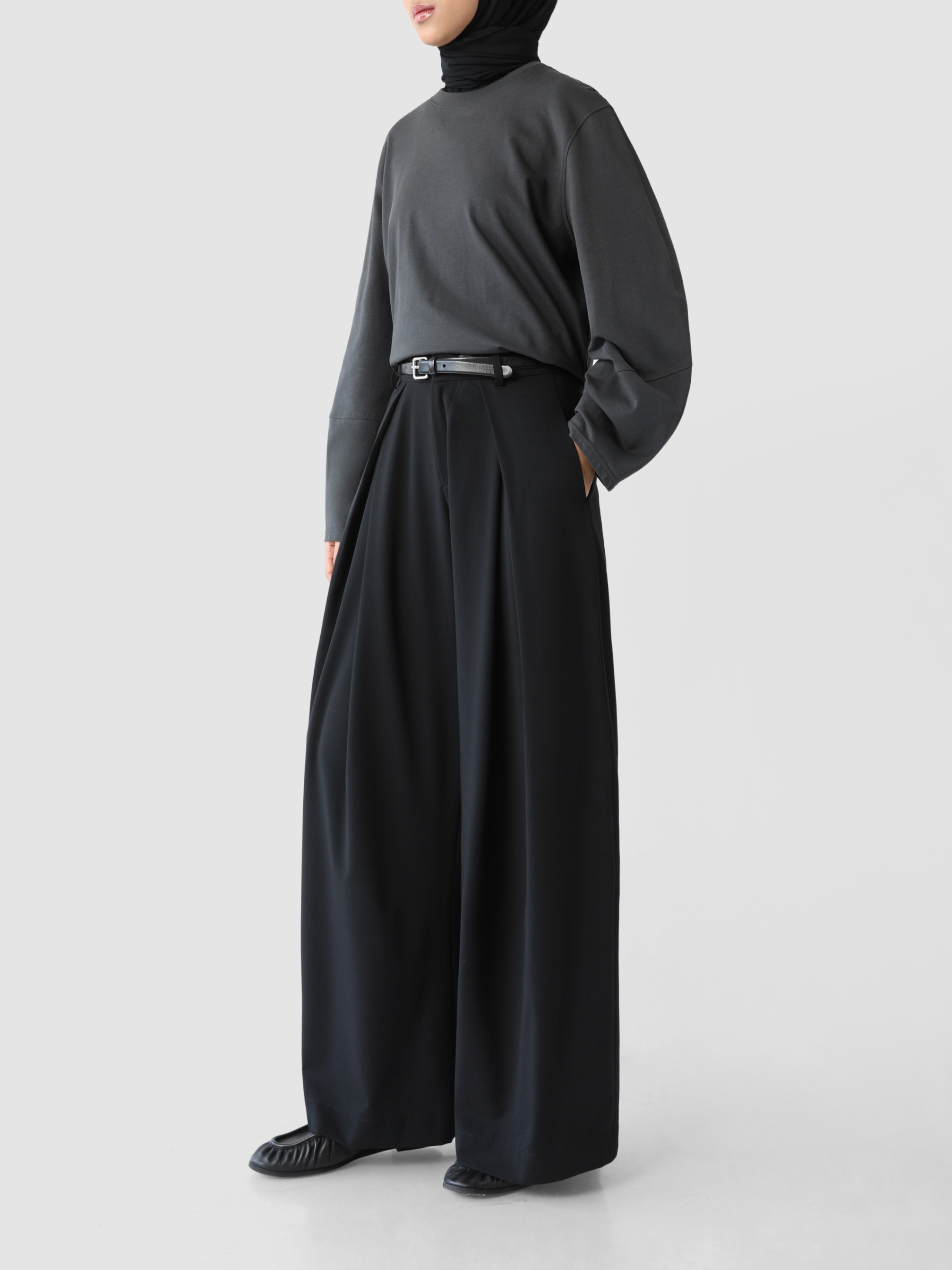 Sabamodest Pleated Barrel Trousers