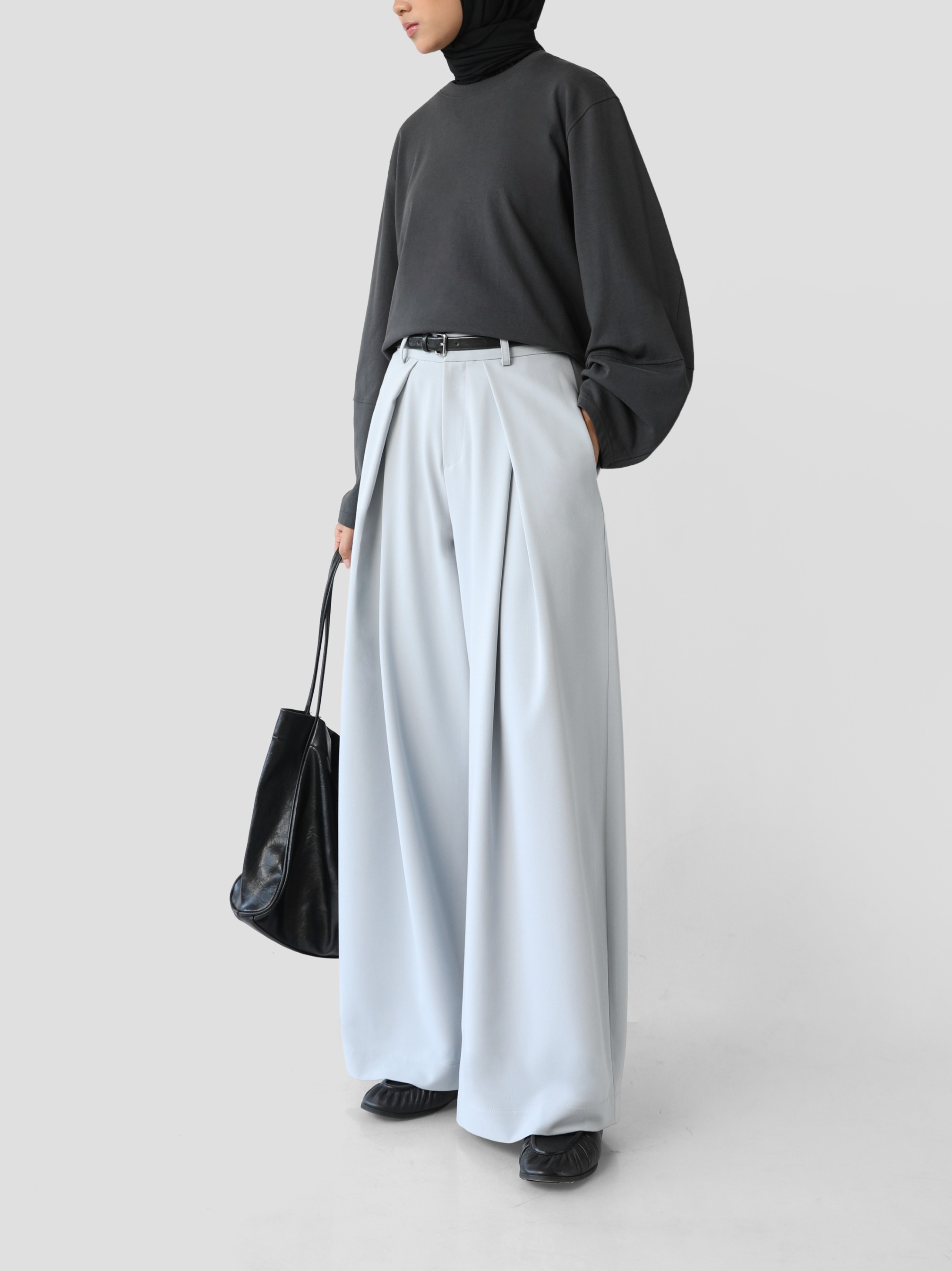 Sabamodest Pleated Barrel Trousers