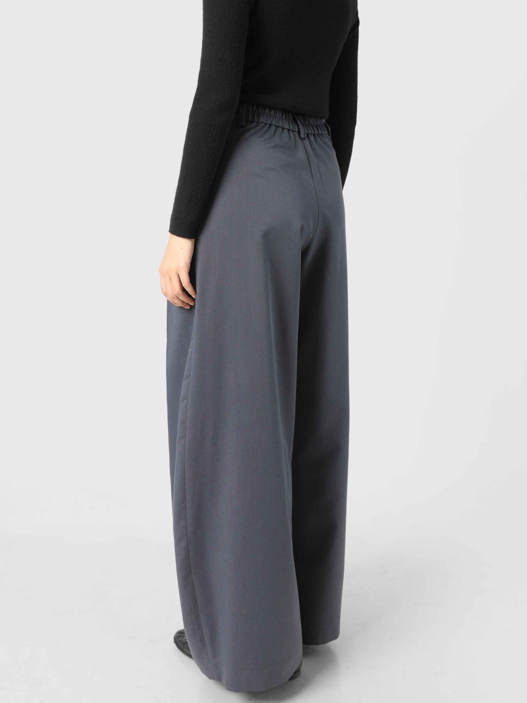 Sabamodest Pleated Barrel Trousers