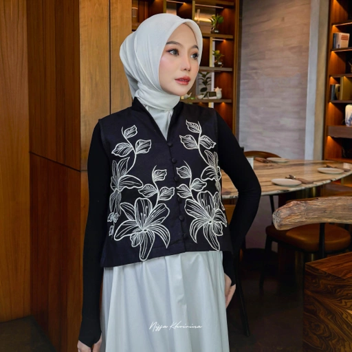 Image of GENDIS VEST TANPA LENGAN BORDIR 