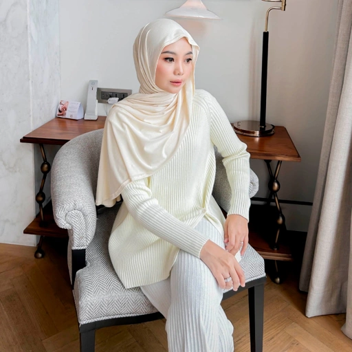 Image of AINI SWEATER