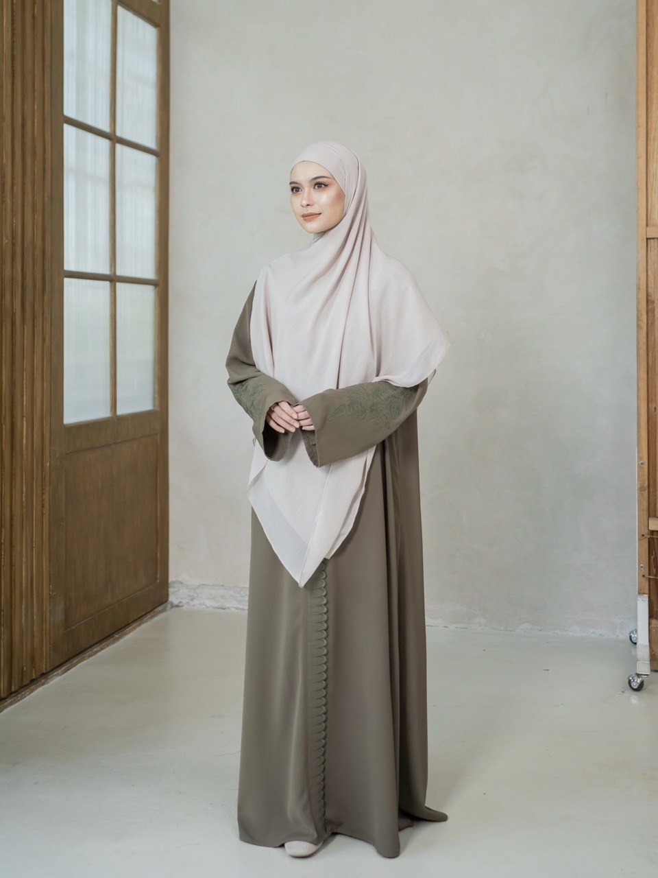 Azmiza-Solace-Abaya Bordir Bunga Dress Bordir Bunga Dress Bordir Muslimah