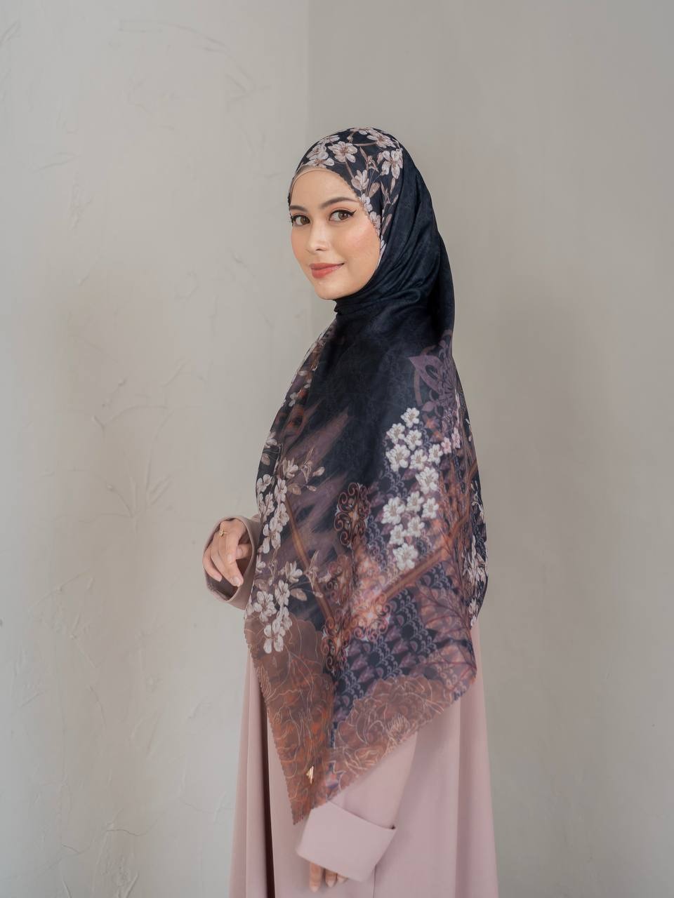 AZMIZA - BLUMMEN SCARF - Hijab Segi Empat Motif Bahan Premium Voile-Nyaman Adem