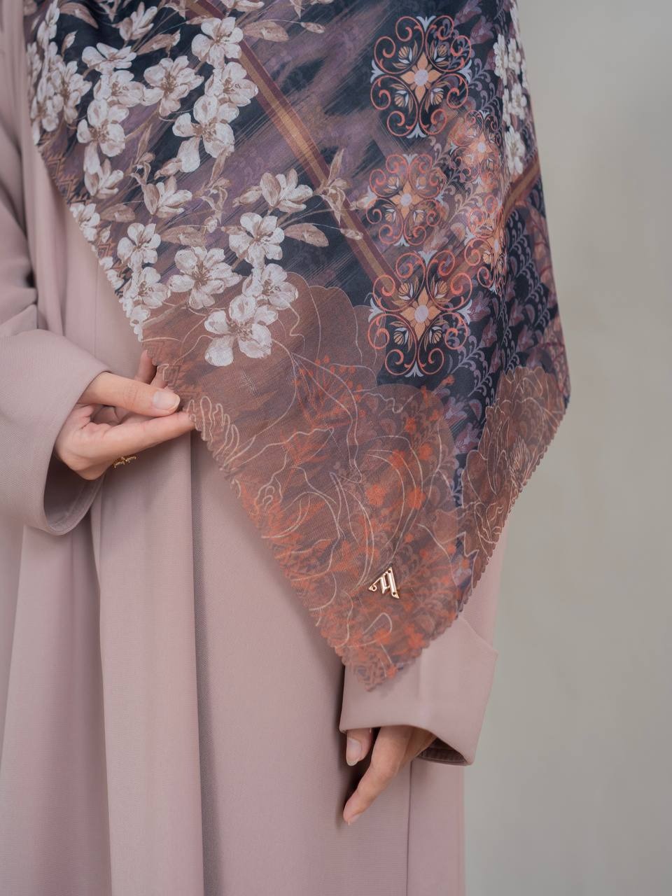 AZMIZA - BLUMMEN SCARF - Hijab Segi Empat Motif Bahan Premium Voile-Nyaman Adem