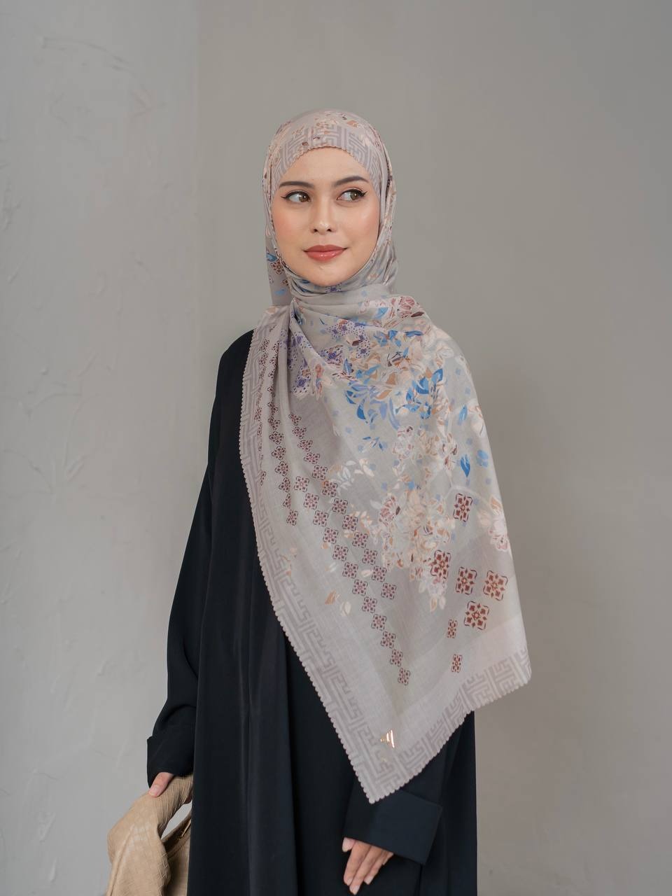 AZMIZA - BLUMMEN SCARF - Hijab Segi Empat Motif Bahan Premium Voile-Nyaman Adem