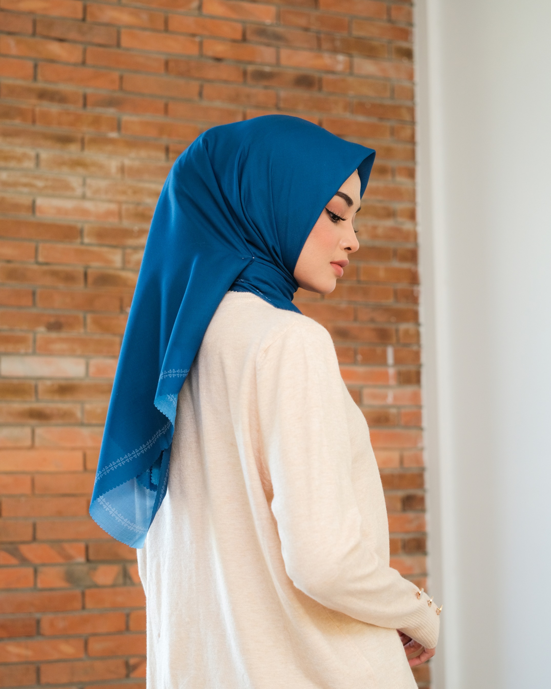 The Signature List Biru Tua