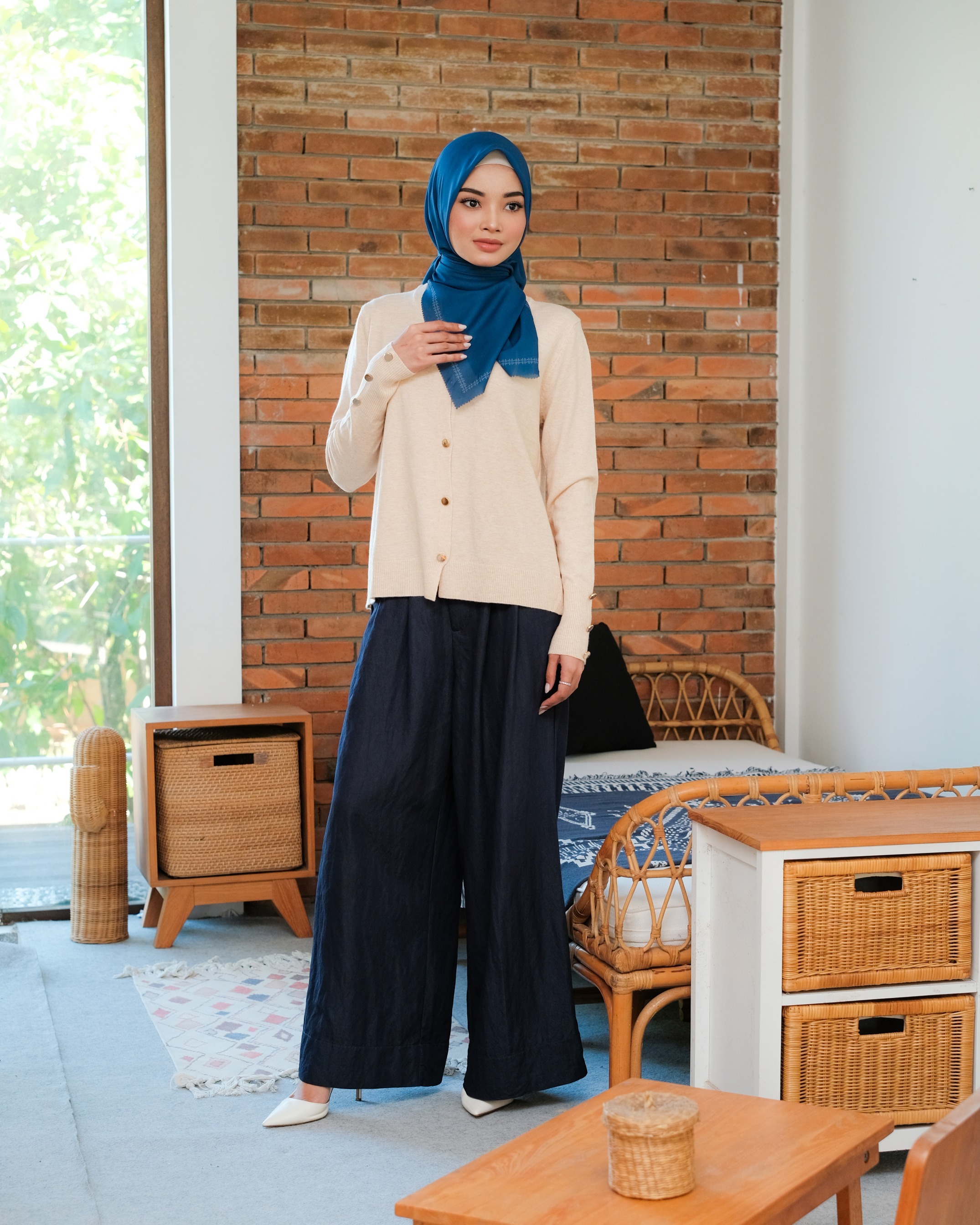 The Signature List Biru Tua