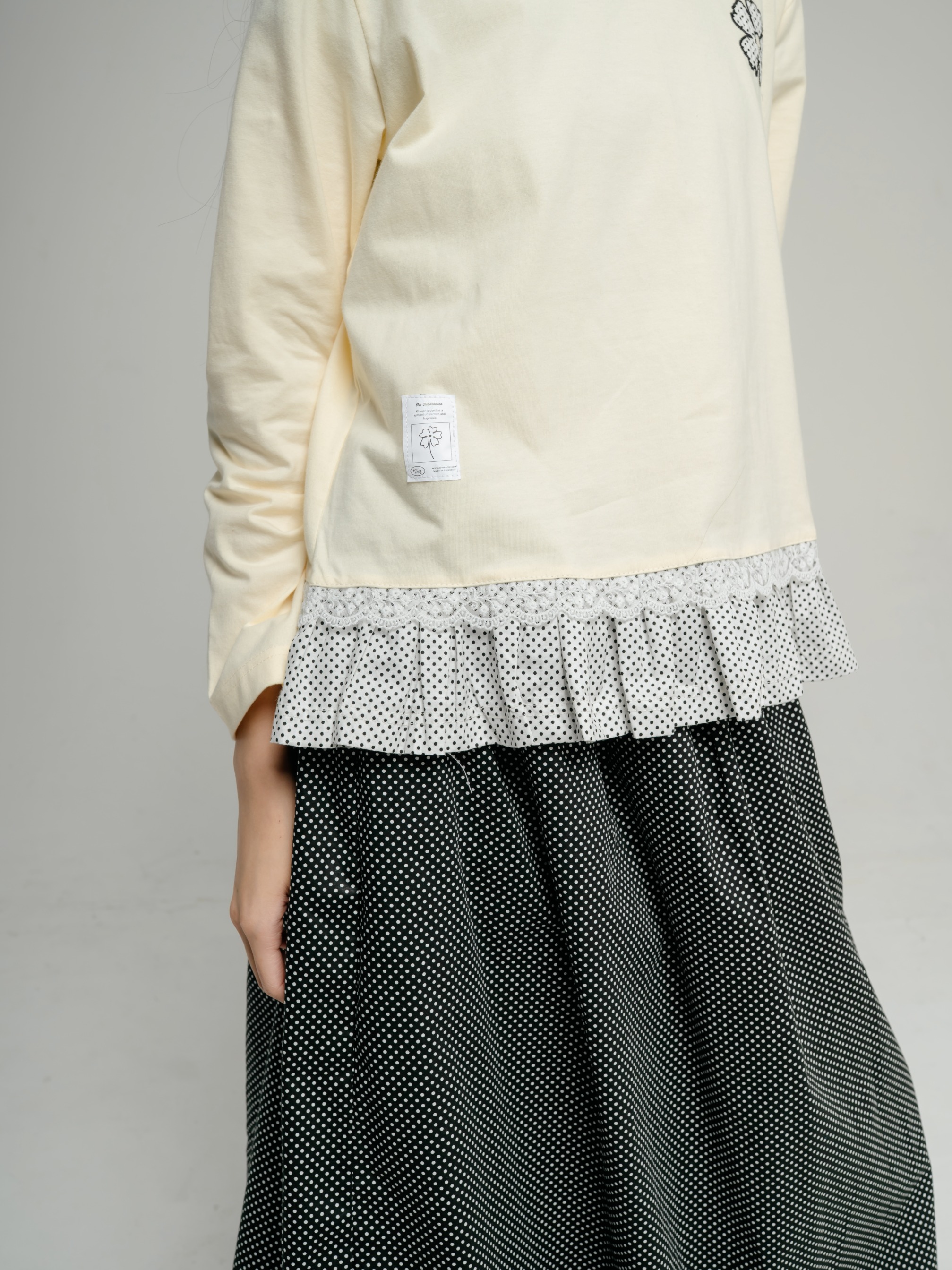 Tome Ame - Yujin Longsleeve Lace Pattern - T Shirt Lengan Panjang Motif Renda