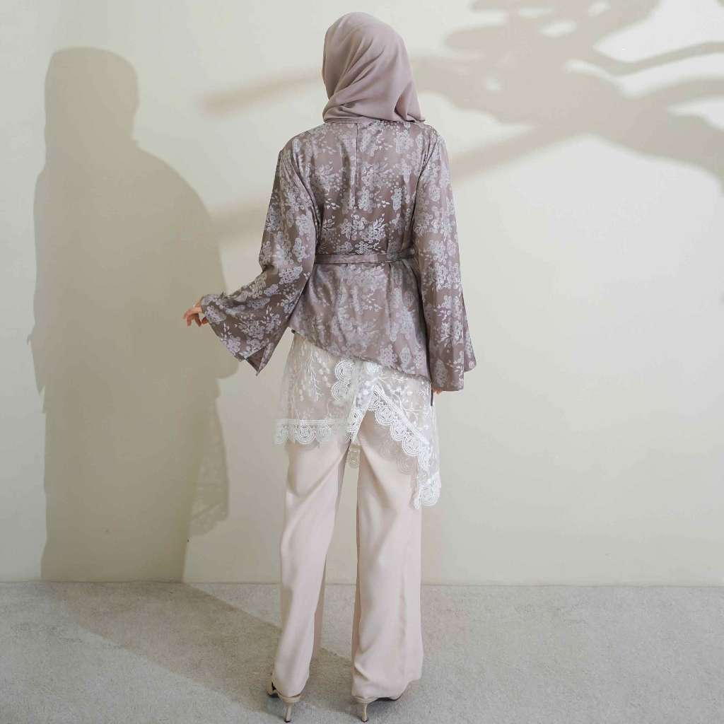 Alira Blouse