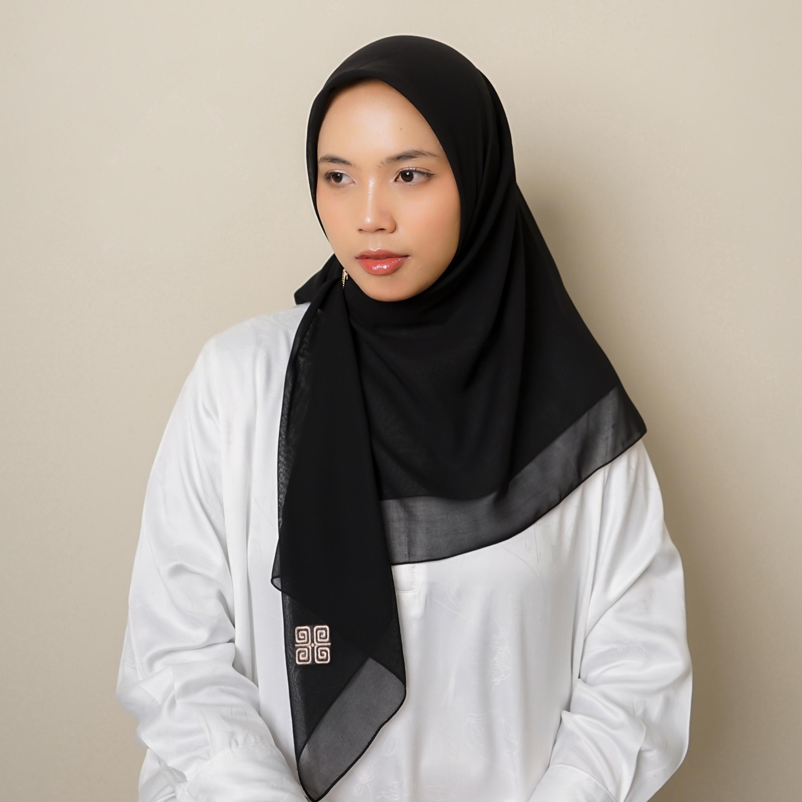 Paris Jepang Sakura Hijab Segiempat Polos