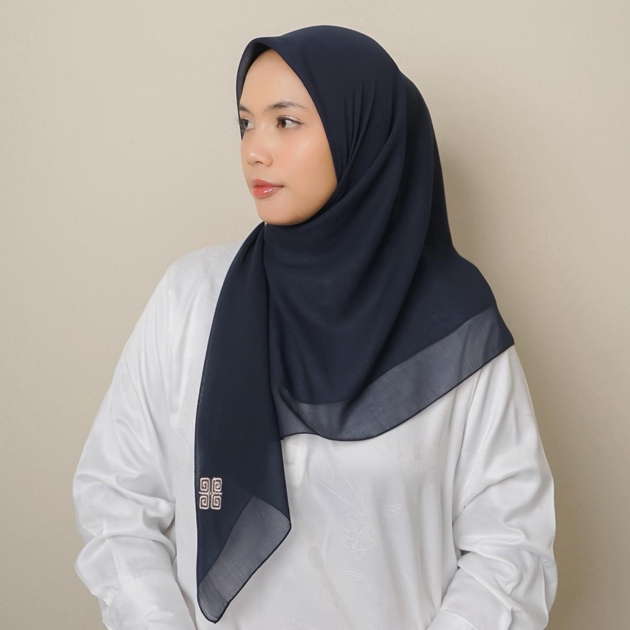 Paris Jepang Sakura Hijab Segiempat Polos