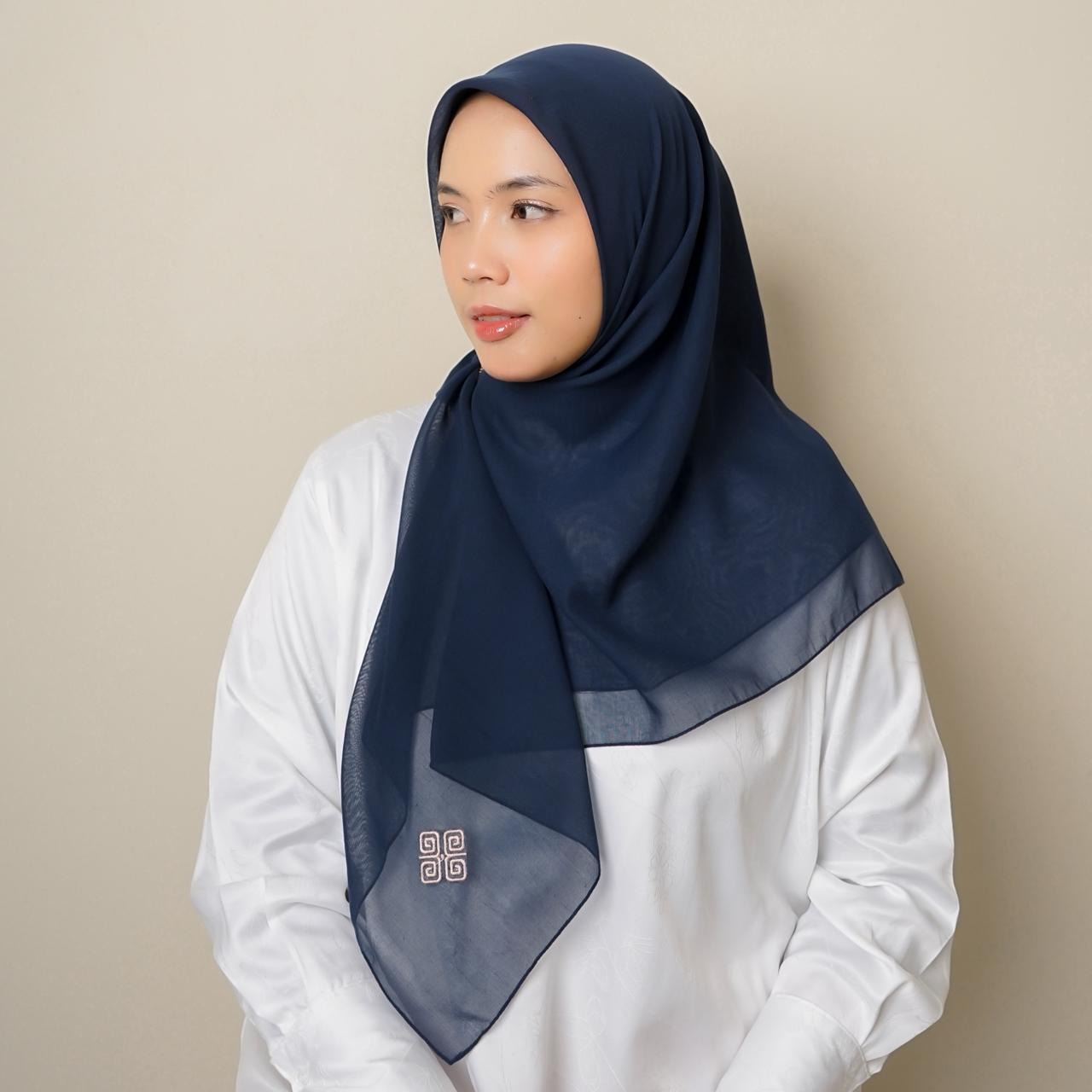 Paris Jepang Sakura Hijab Segiempat Polos