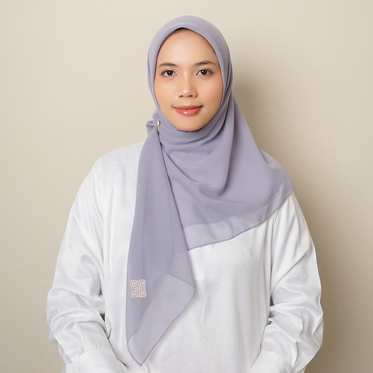 Paris Jepang Sakura Hijab Segiempat Polos