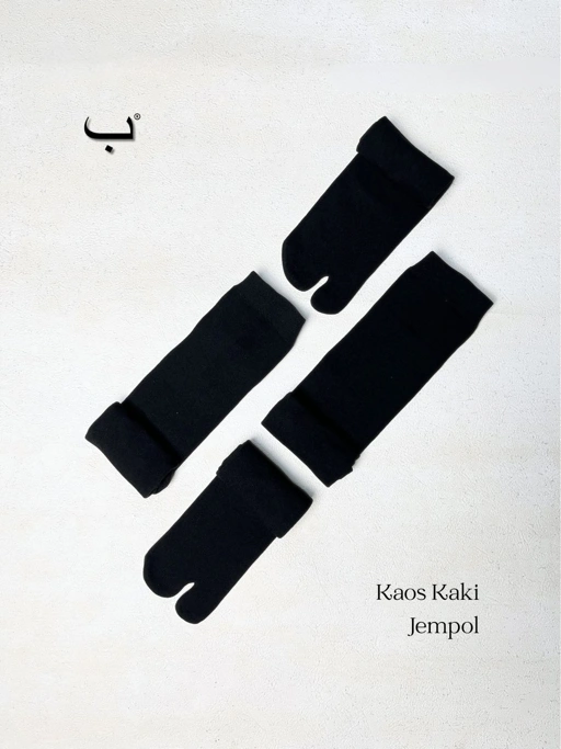 Image of KAOS KAKI HITAM