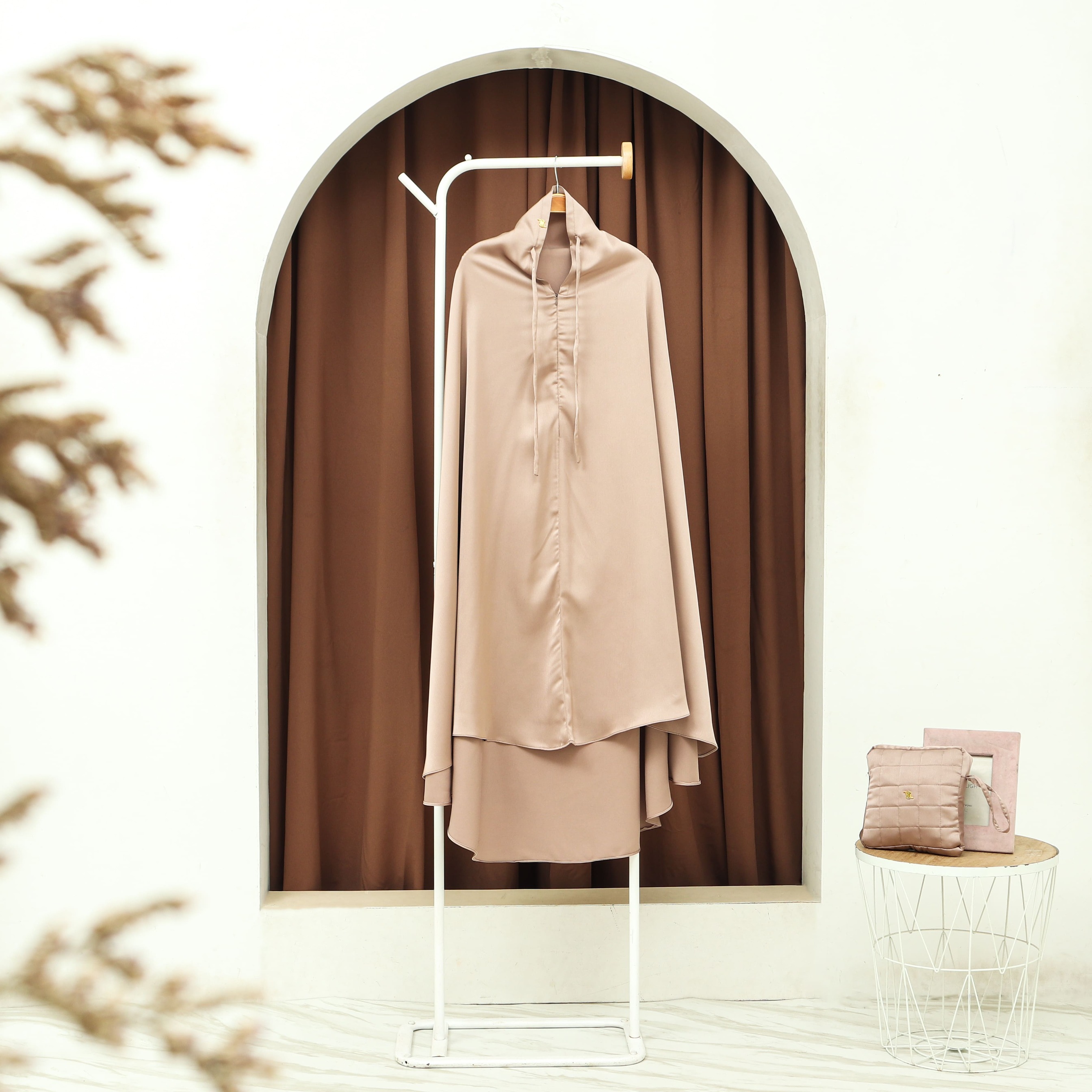 Lamia - Prayer Robe