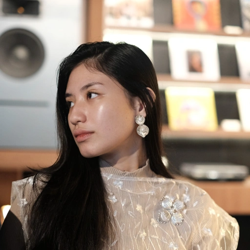 Image of [SERIES] ANTING FLORAL KECIL SILVER