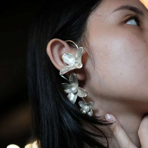 Image of [SERIES] EARCUFF FLORAL SILVER