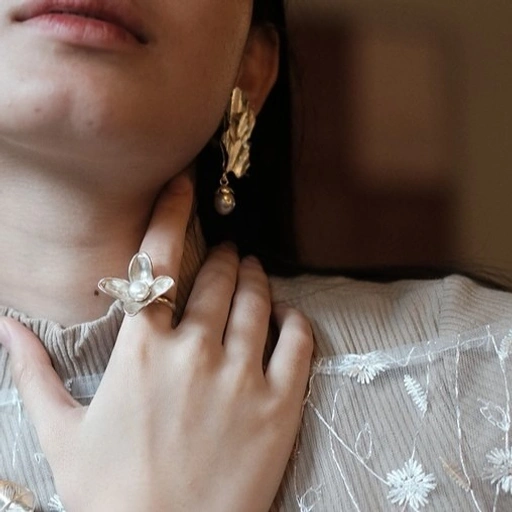 Image of [SERIES] CINCIN FLORAL SILVER