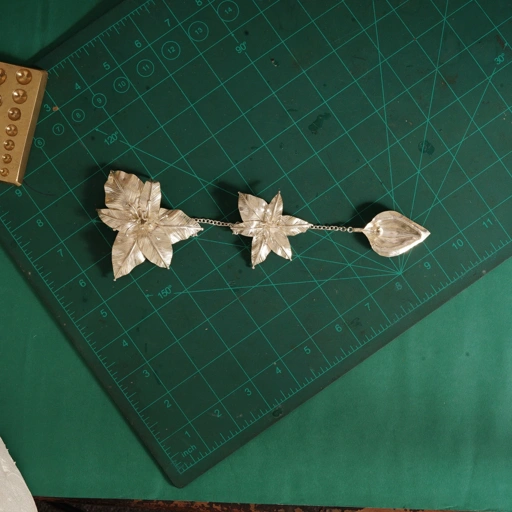 Image of [SERIES] PENITI FLORAL SILVER