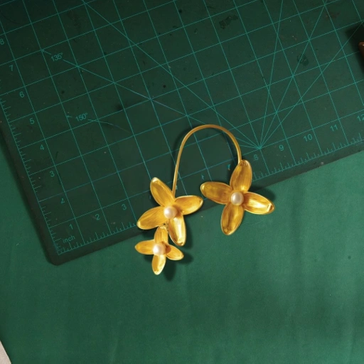 Image of [SERIES] EARCUFF FLORAL