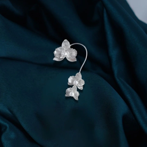 Image of [SERIES] EARCUFF FLORAL SILVER