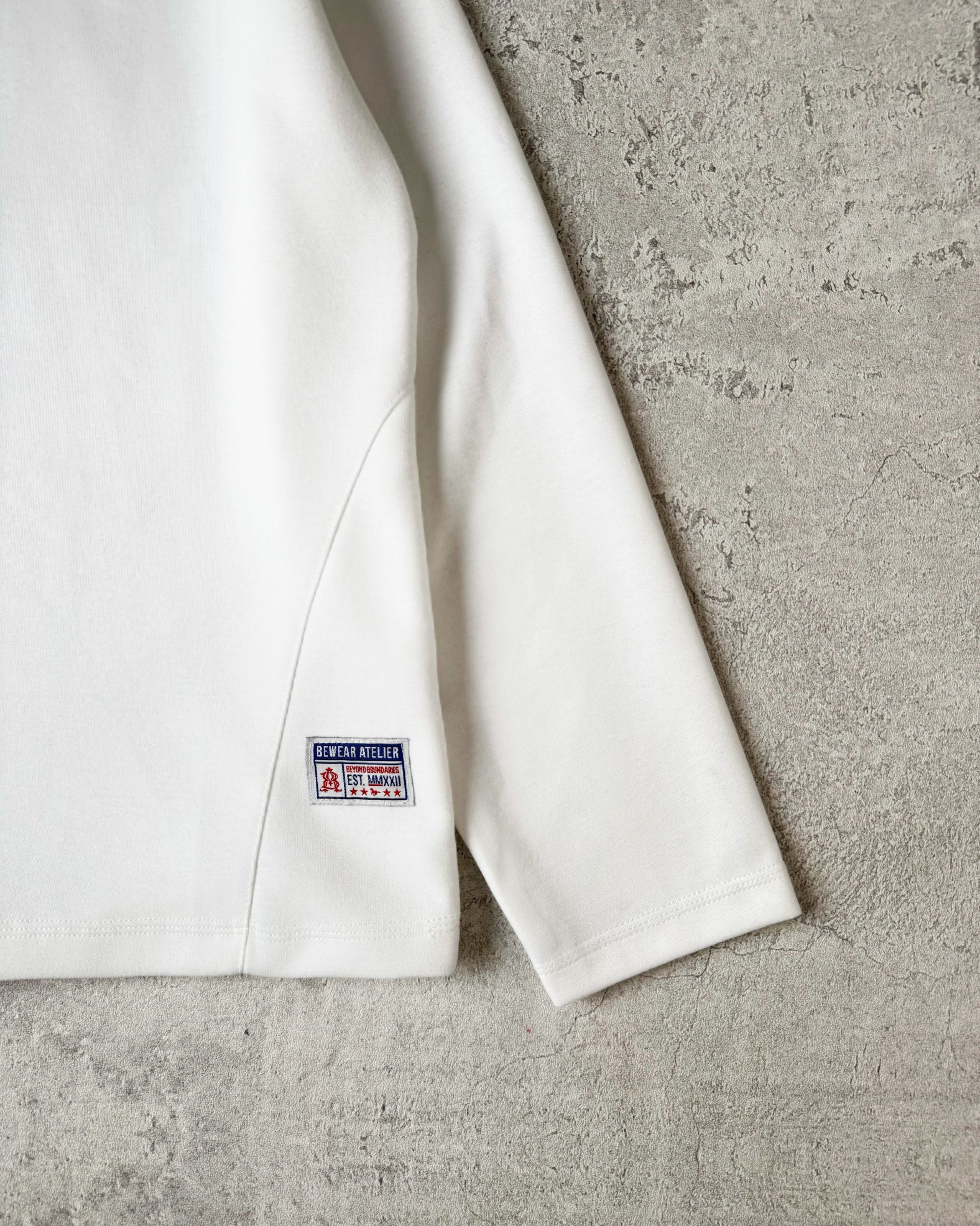 Bewear - Longsleeve Blank Boxy 290GSM Whitee