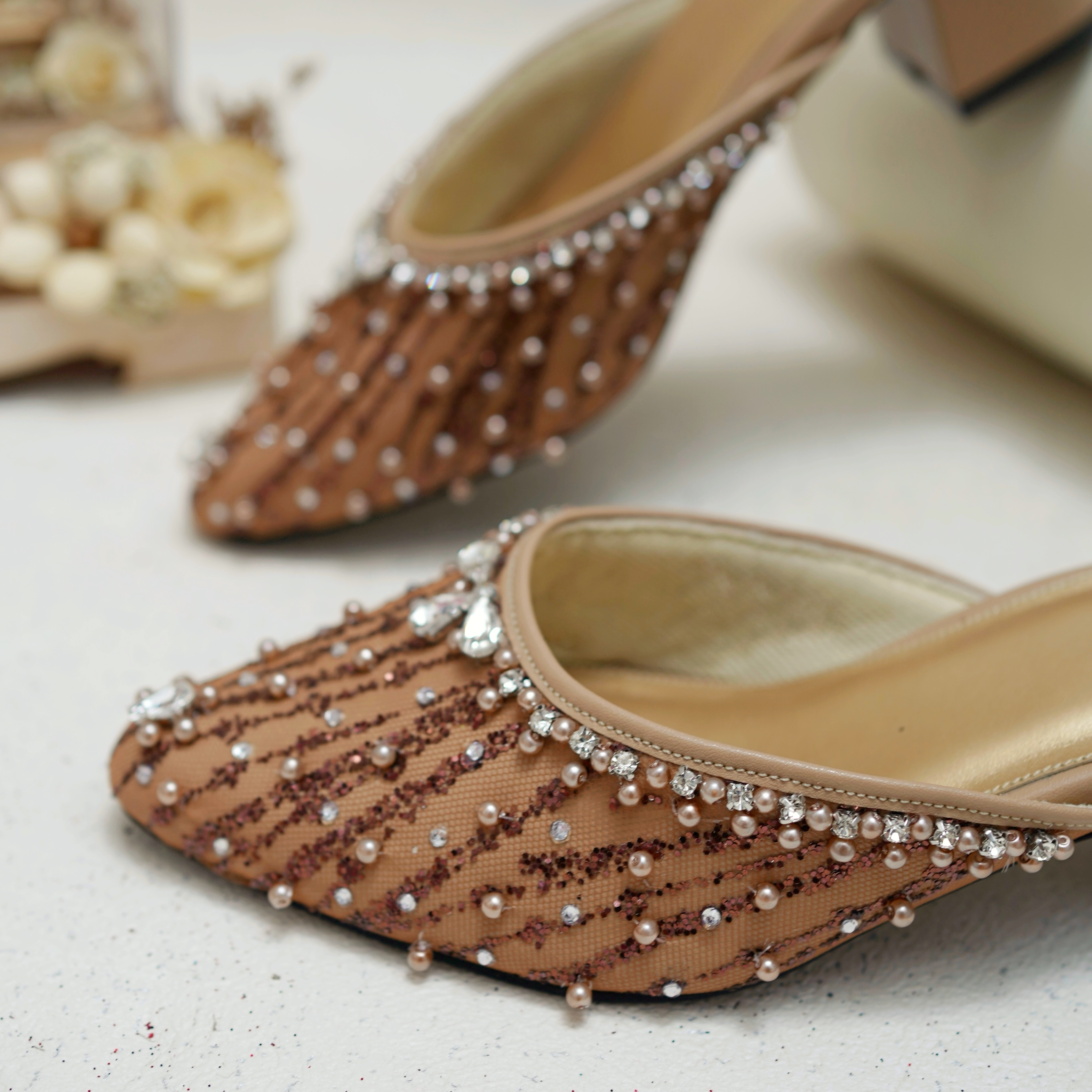 Deu_Calantha Sepatu Pesta Wanita Wedding Shoes Selop Payet Bella Brown Glitter Heels 5 Cm Slop Berbahan Brokat Insole Empuk